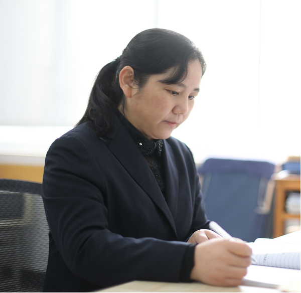 一,基本情况:余云,女,副教授,硕士,软工教研室老师.